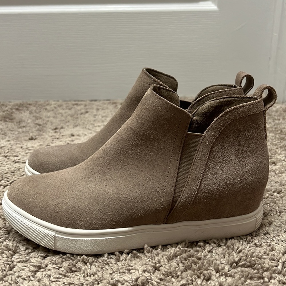 Blondo Georgette Waterproof Wedge Suede Sneaker
